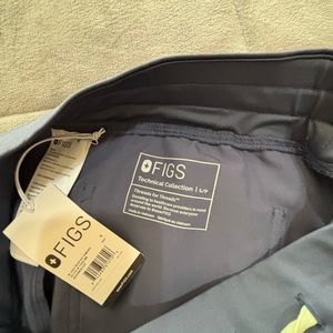 Brand new figs, petite sm pants.